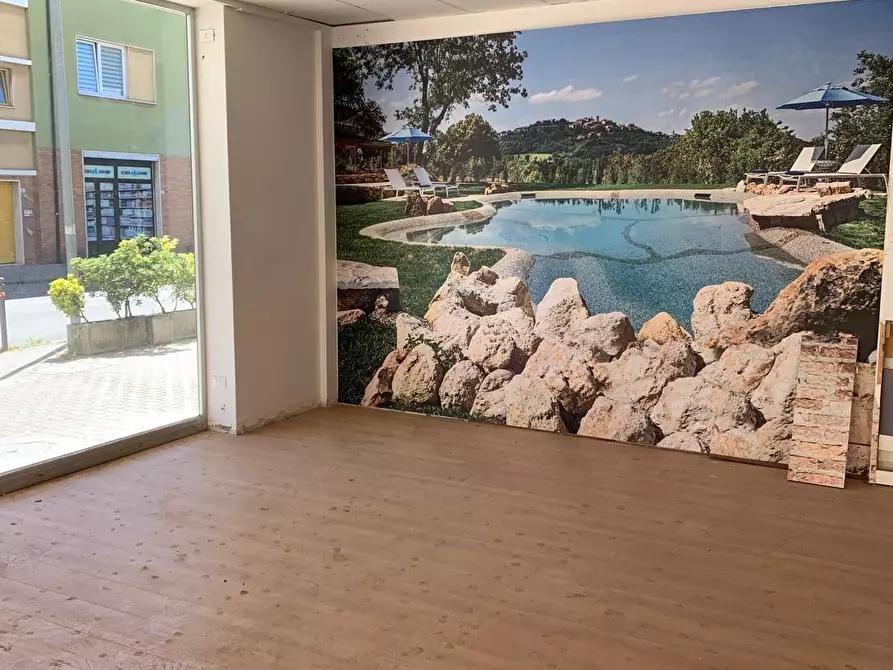 Immagine 5 di Locale commerciale in affitto  a Cecina