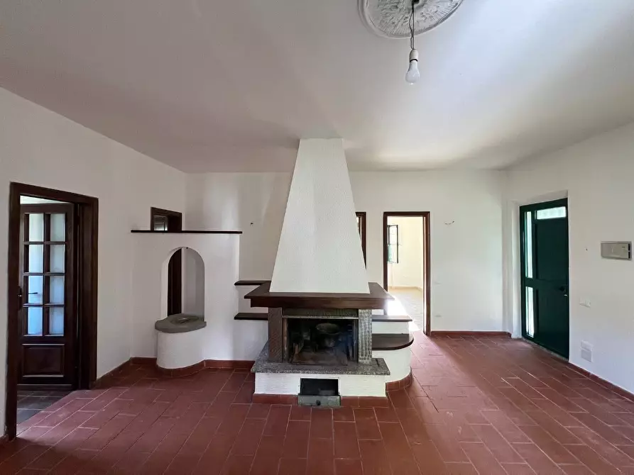 Immagine 9 di Villa in vendita  a Calci