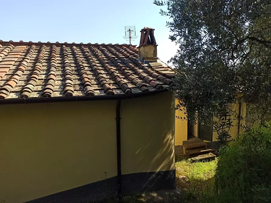 Immagine 1 di Casa semindipendente in vendita  a Lucca