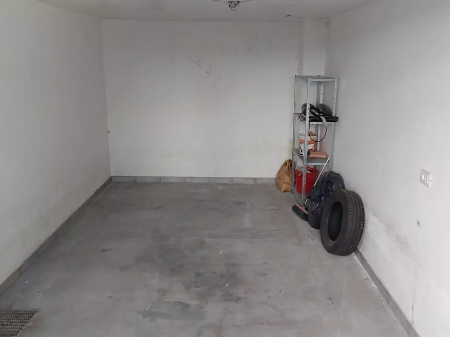Immagine 1 di Garage in vendita  a Pisa