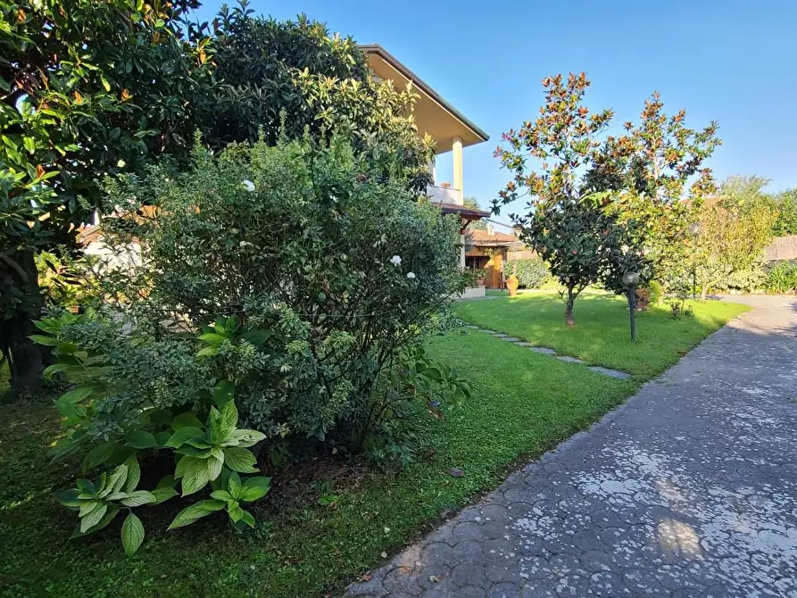 Immagine 5 di Casa bifamiliare in vendita  a Forte Dei Marmi