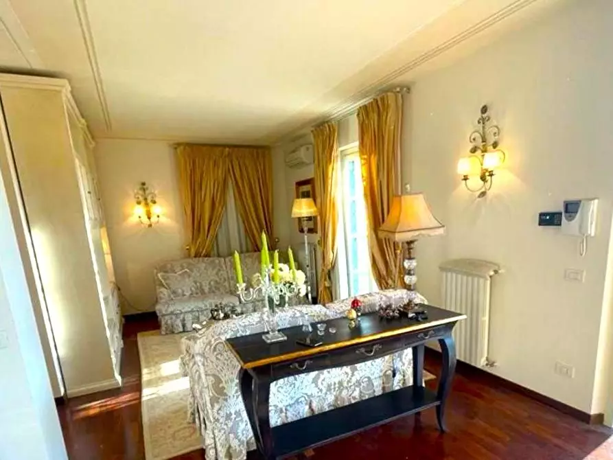 Immagine 6 di Appartamento in vendita  a Massa