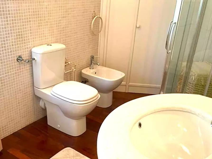 Immagine 11 di Appartamento in vendita  a Massa