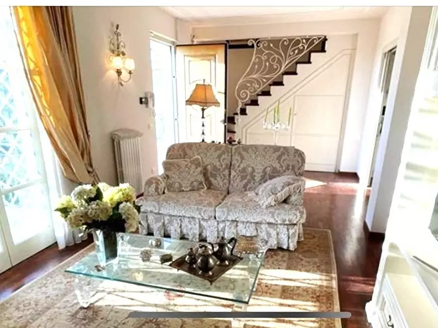 Immagine 2 di Appartamento in vendita  a Massa