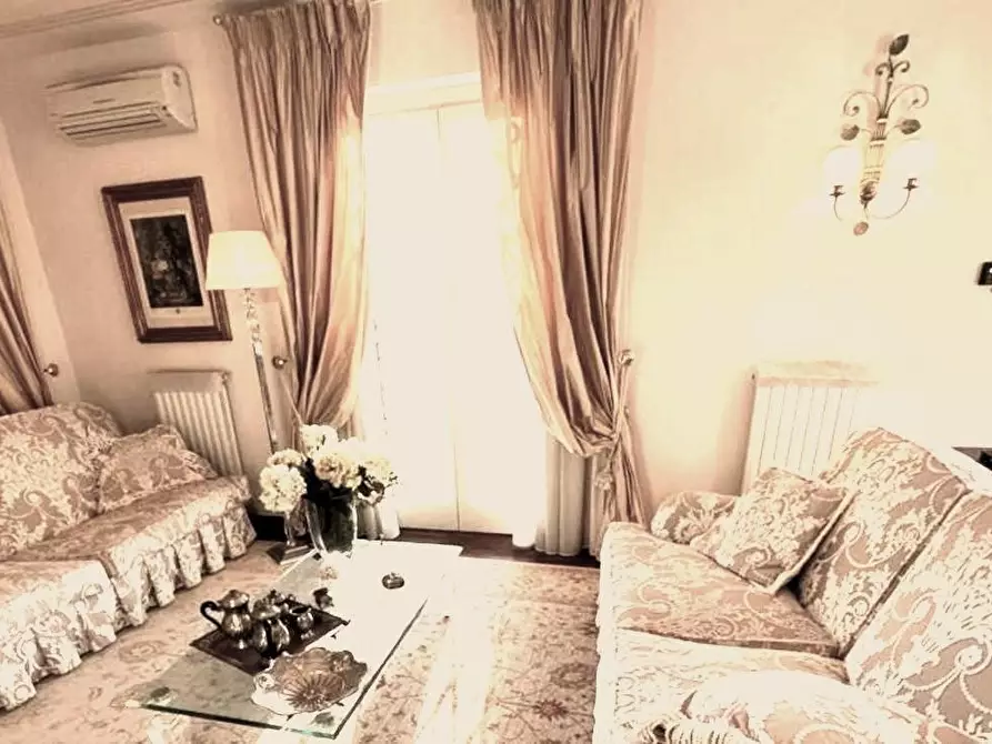 Immagine 3 di Appartamento in vendita  a Massa