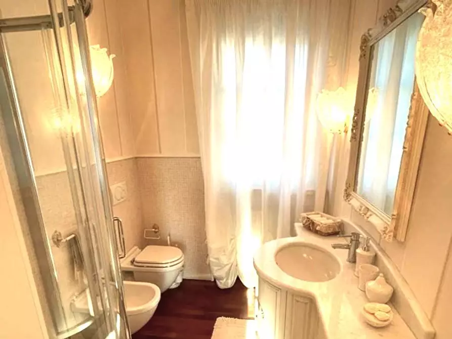 Immagine 10 di Appartamento in vendita  a Massa