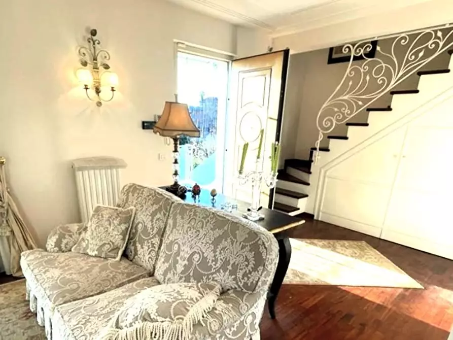 Immagine 4 di Appartamento in vendita  a Massa