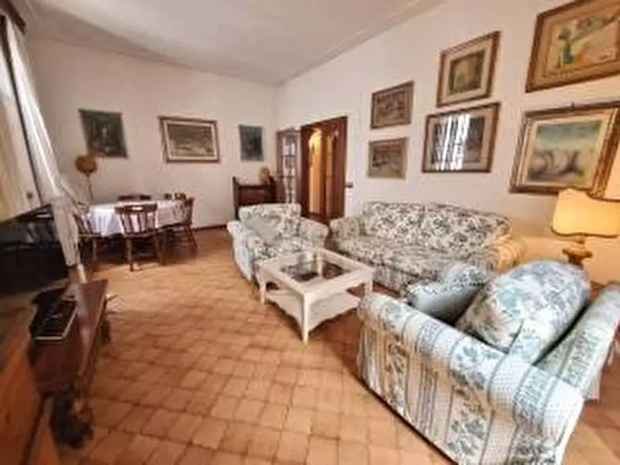 Immagine 11 di Appartamento in vendita  a Camaiore