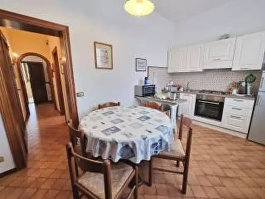 Immagine 10 di Appartamento in vendita  a Camaiore