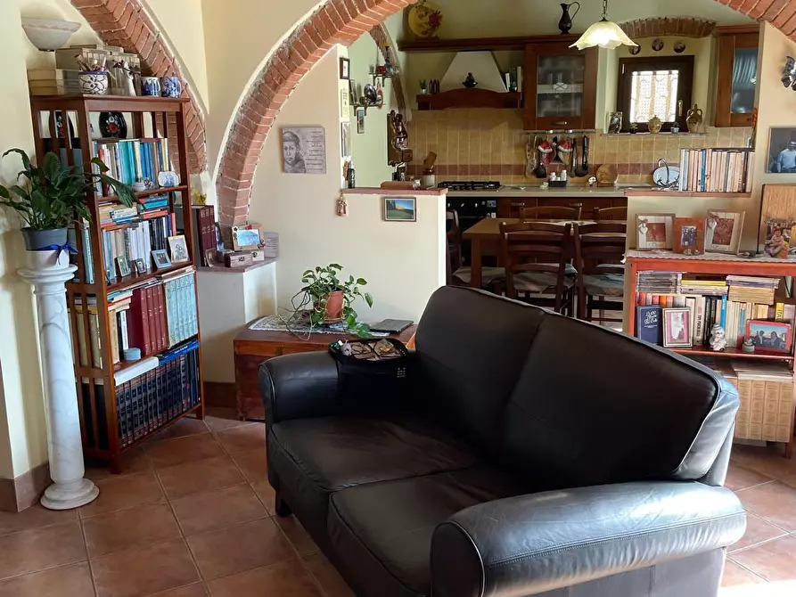 Immagine 2 di Porzione di casa in vendita  a Carrara