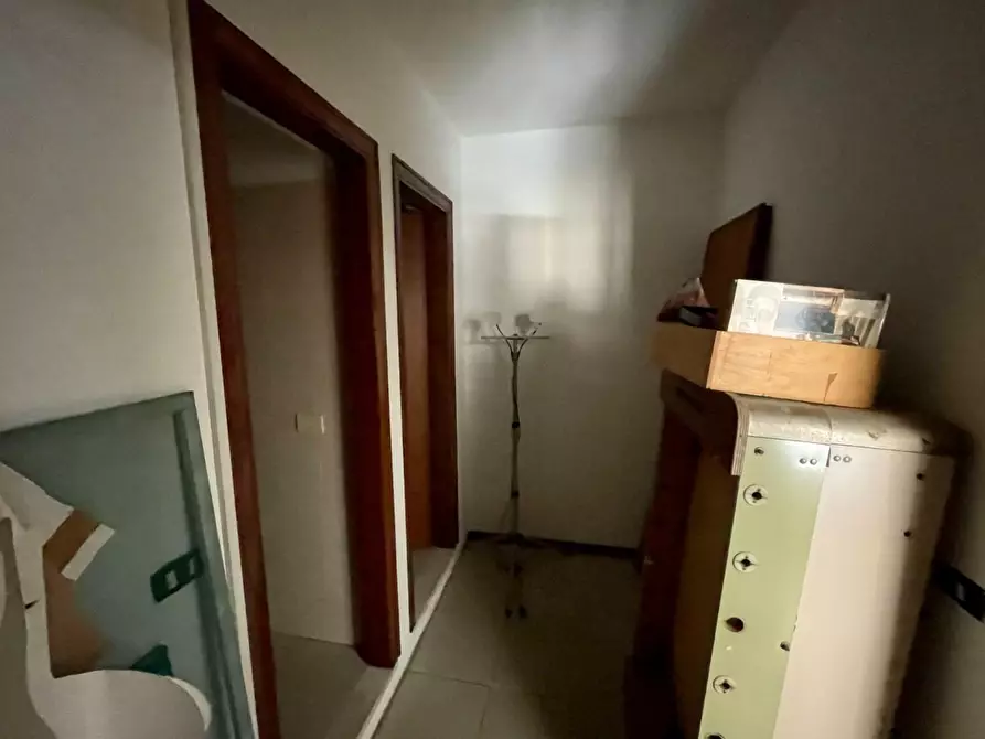 Immagine 18 di Negozio in vendita  a Viareggio