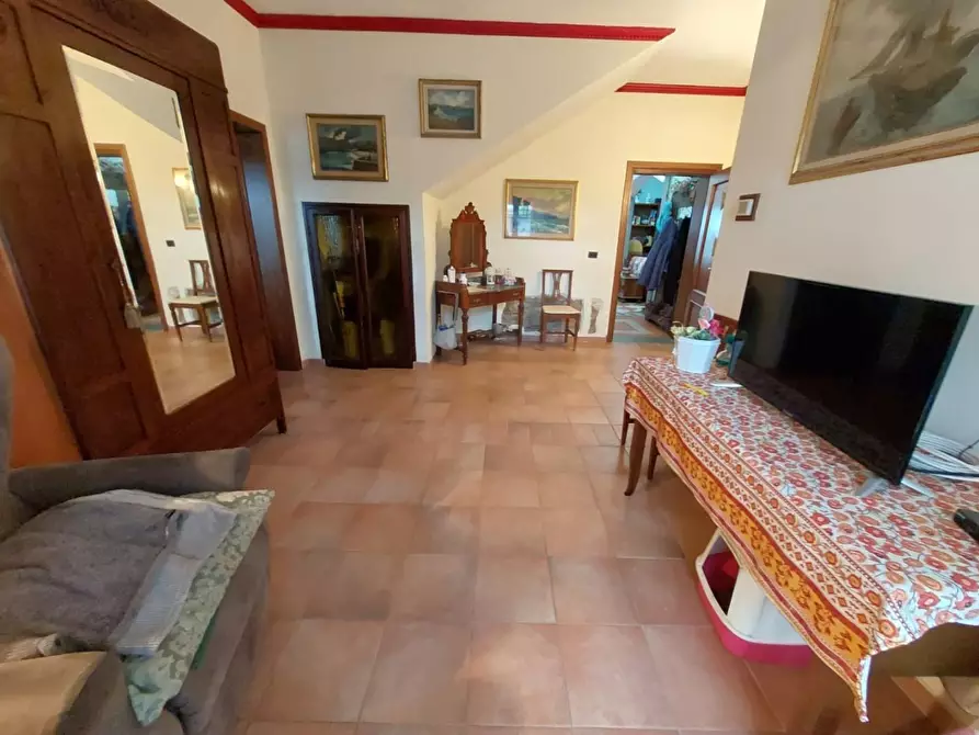 Immagine 25 di Casa colonica in vendita  a Pontedera