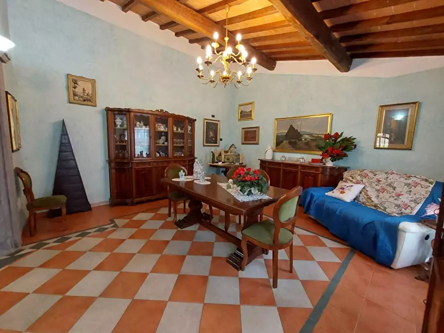 Immagine 3 di Casa colonica in vendita  a Pontedera