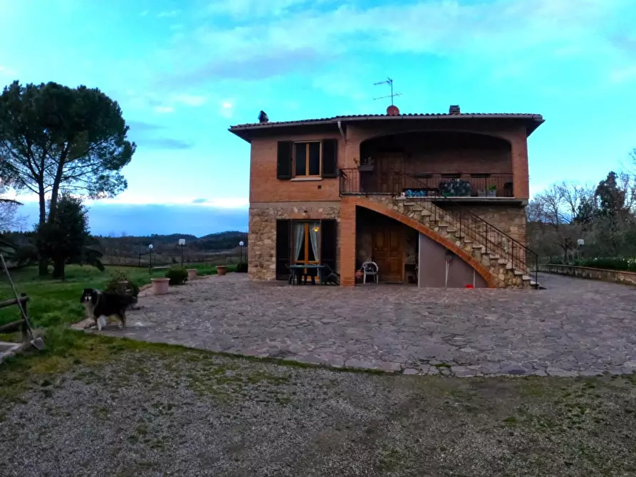 Immagine 2 di Villa in vendita  a Poggibonsi