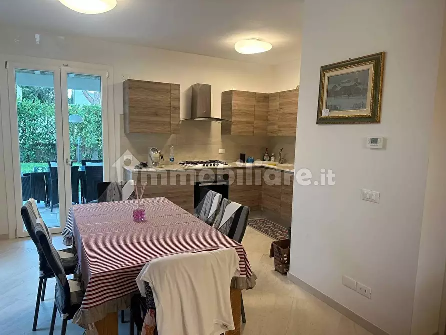 Immagine 7 di Villa in vendita  a Montignoso