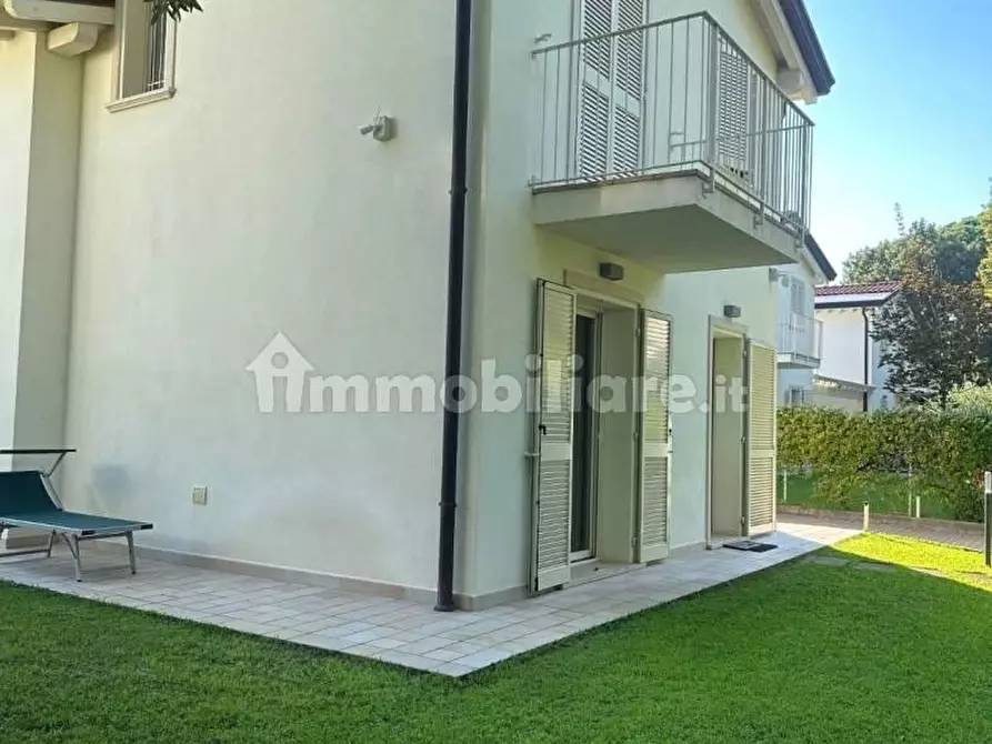 Immagine 3 di Villa in vendita  a Montignoso