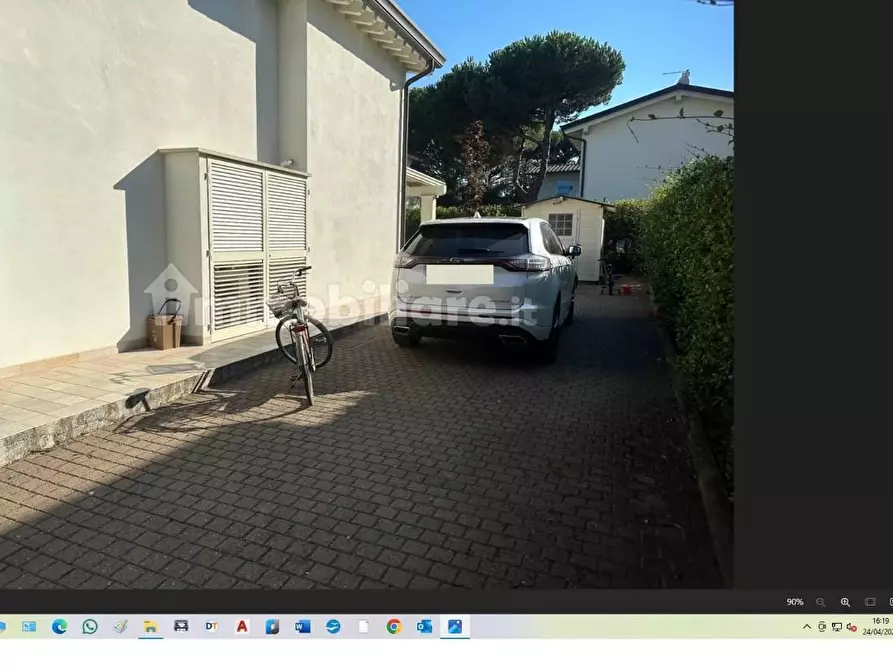 Immagine 4 di Villa in vendita  a Montignoso