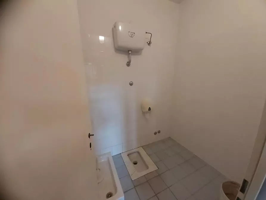 Immagine 13 di Attività artigianale in vendita  a Ponsacco