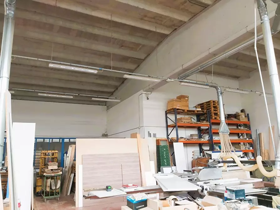 Immagine 2 di Attività artigianale in vendita  a Ponsacco