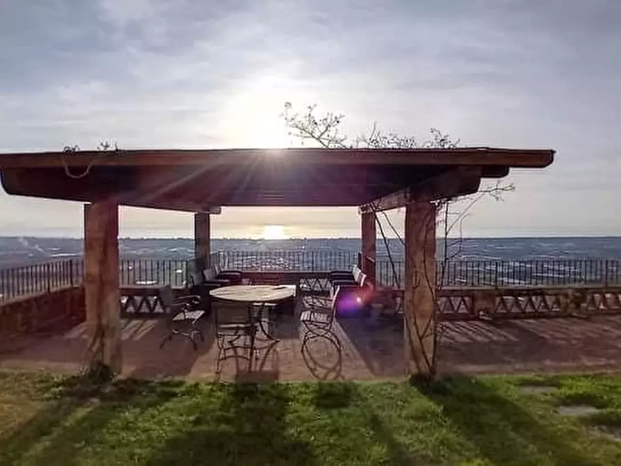 Immagine 3 di Villa in vendita  a Massarosa