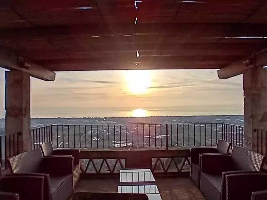 Immagine 6 di Villa in vendita  a Massarosa