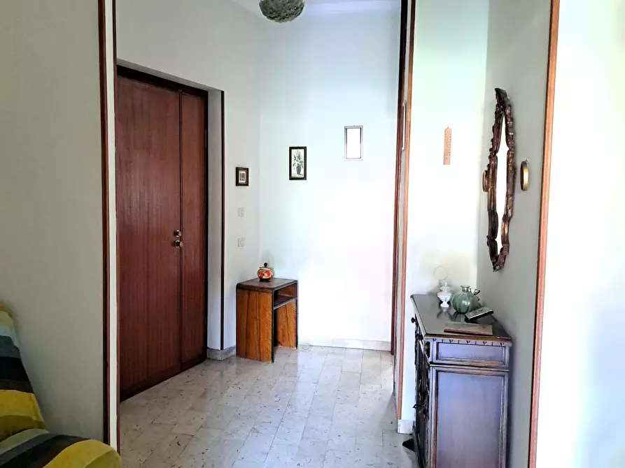 Immagine 2 di Appartamento in vendita  a Carrara