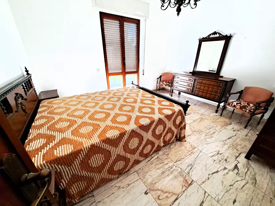 Immagine 11 di Appartamento in vendita  a Carrara