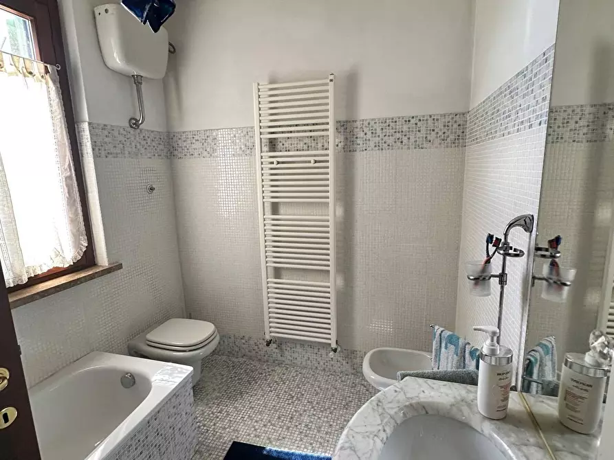 Immagine 16 di Casa bifamiliare in vendita  a Cascina