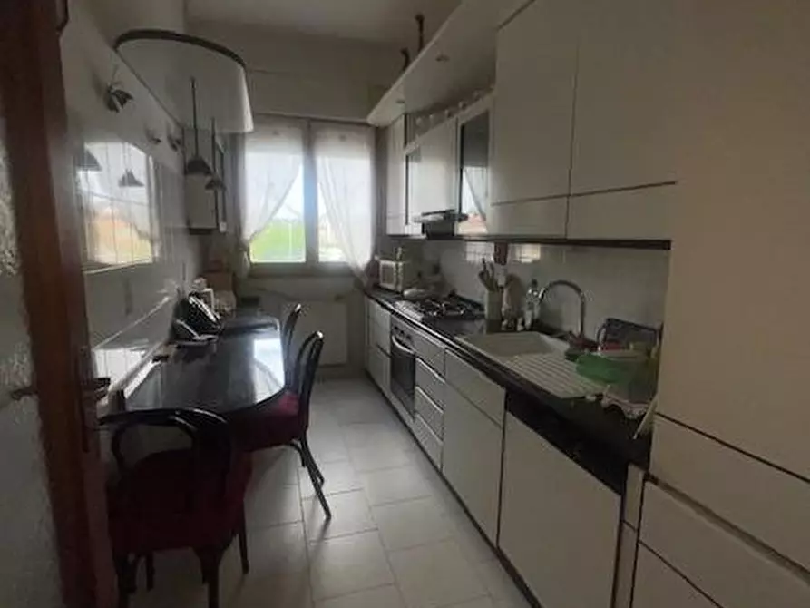 Immagine 3 di Appartamento in vendita  a Carrara