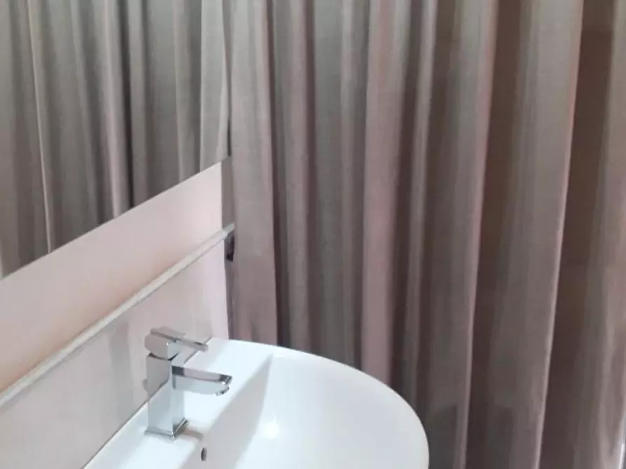 Immagine 9 di Appartamento in vendita  a Montignoso