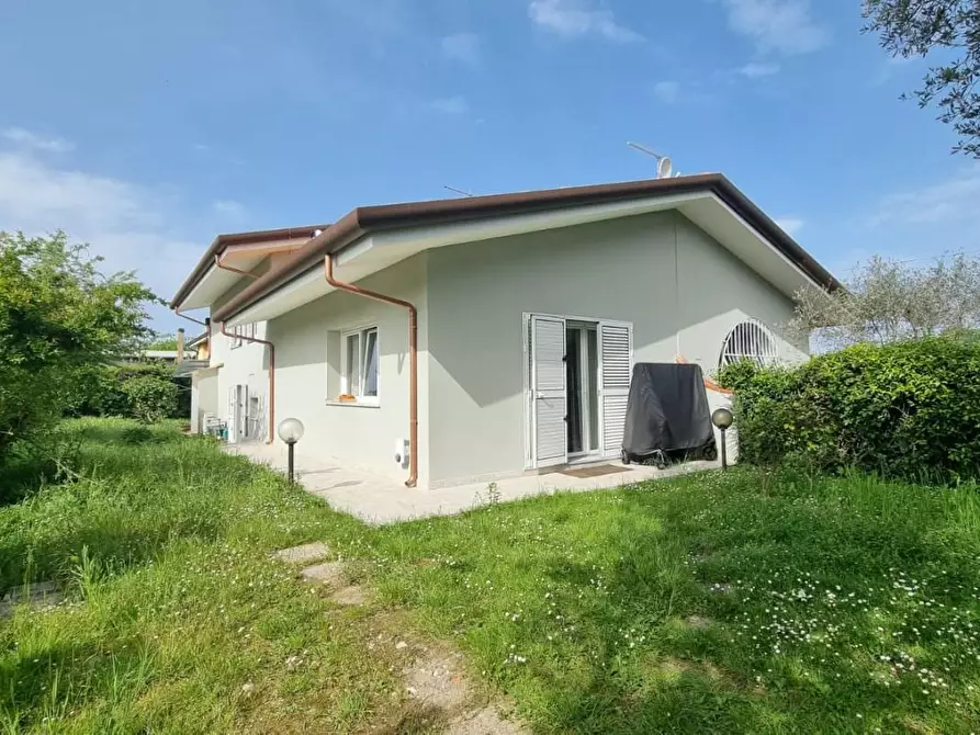 Immagine 12 di Casa bifamiliare in vendita  a Massa