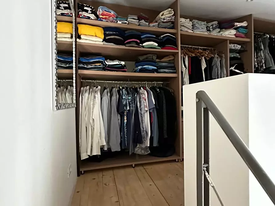 Immagine 11 di Appartamento in vendita  a Livorno