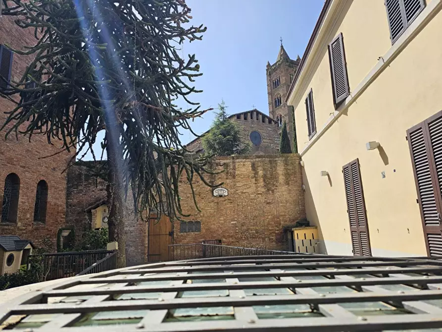 Immagine 37 di Appartamento in vendita  a Siena