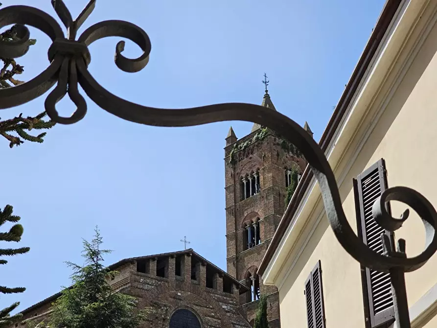 Immagine 36 di Appartamento in vendita  a Siena