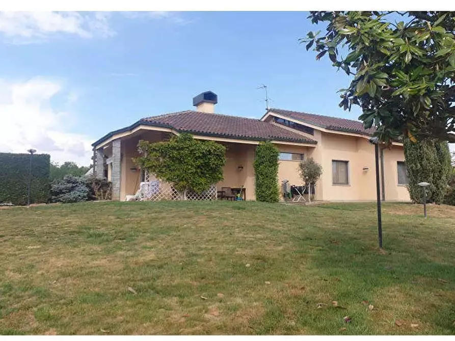 Immagine 1 di Villa in vendita  a Moncalieri