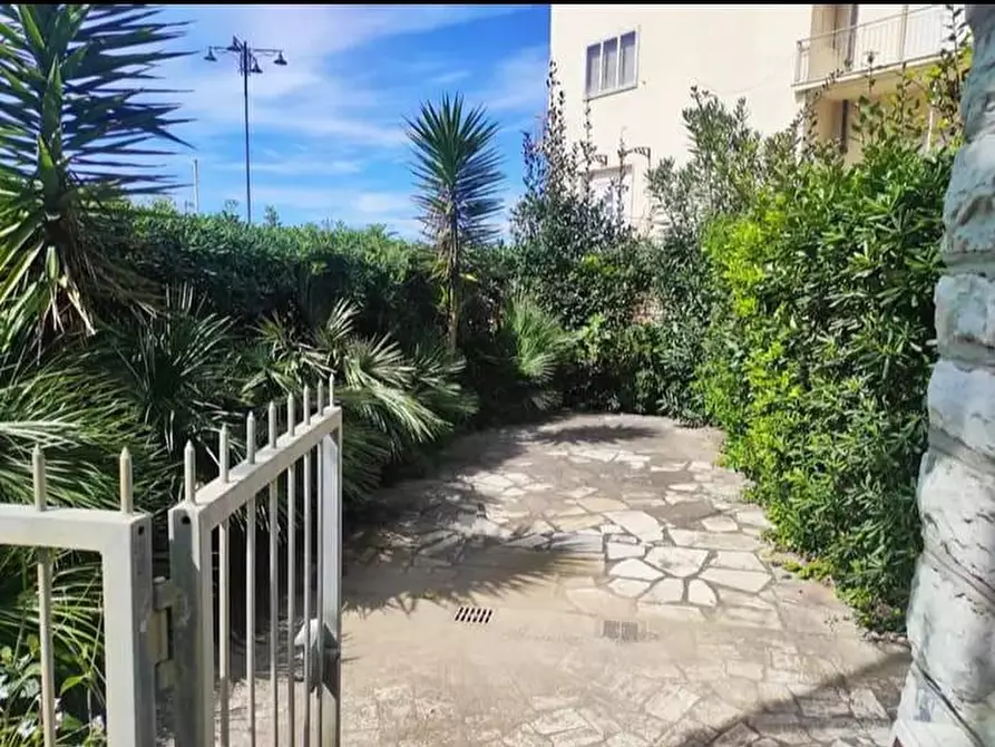 Immagine 2 di Appartamento in affitto  a Viareggio