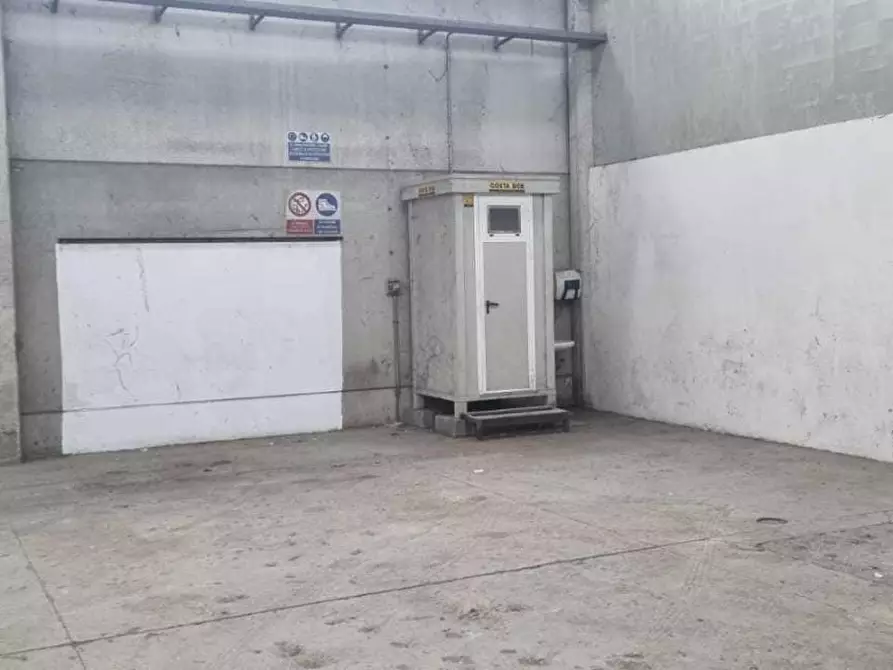 Immagine 3 di Attività artigianale in affitto  a Massa