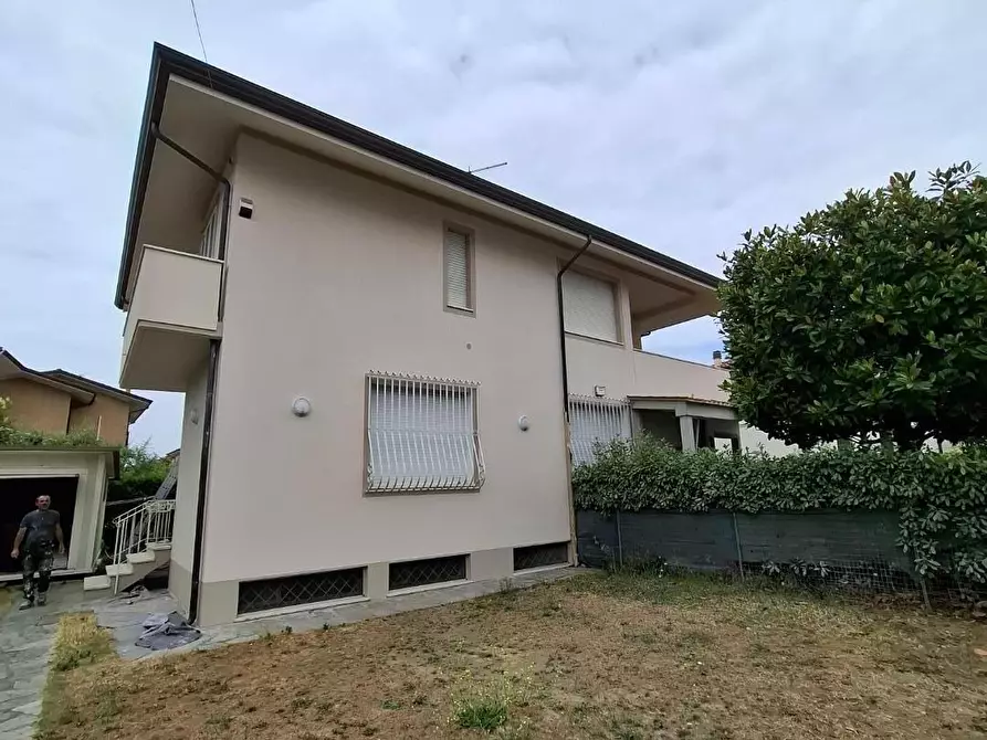 Immagine 5 di Appartamento in vendita  a Pietrasanta