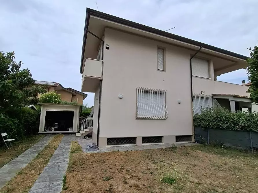 Immagine 29 di Appartamento in vendita  a Pietrasanta