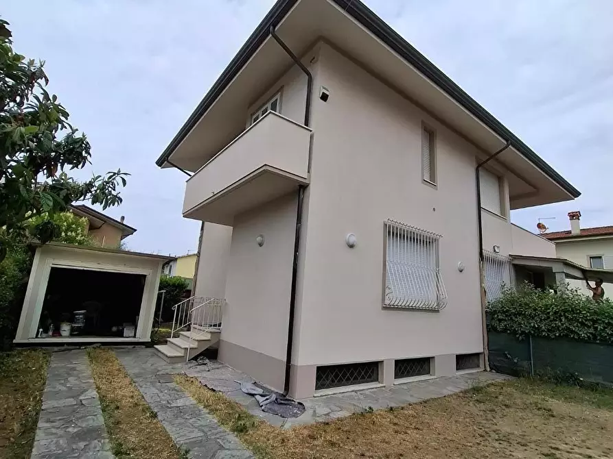 Immagine 6 di Appartamento in vendita  a Pietrasanta