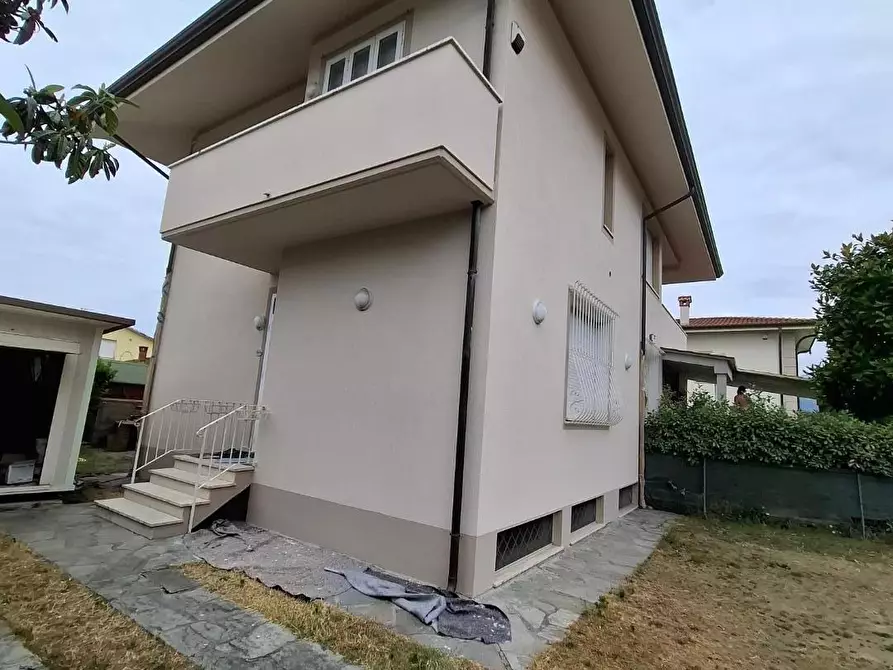 Immagine 2 di Appartamento in vendita  a Pietrasanta