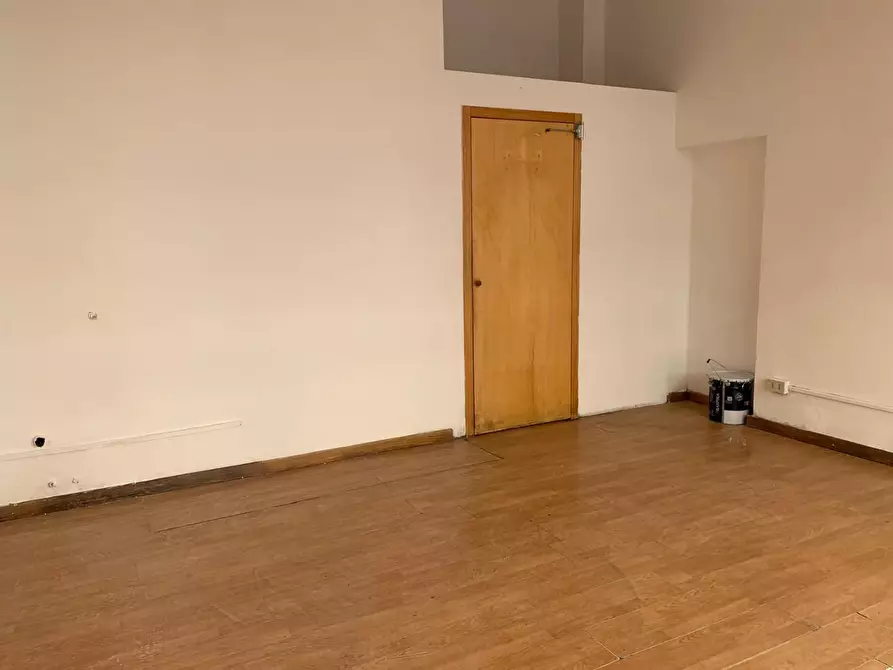 Immagine 5 di Negozio in affitto  a Livorno