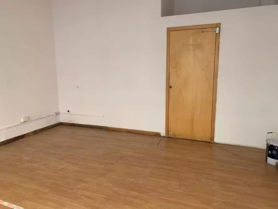 Immagine 6 di Negozio in affitto  a Livorno