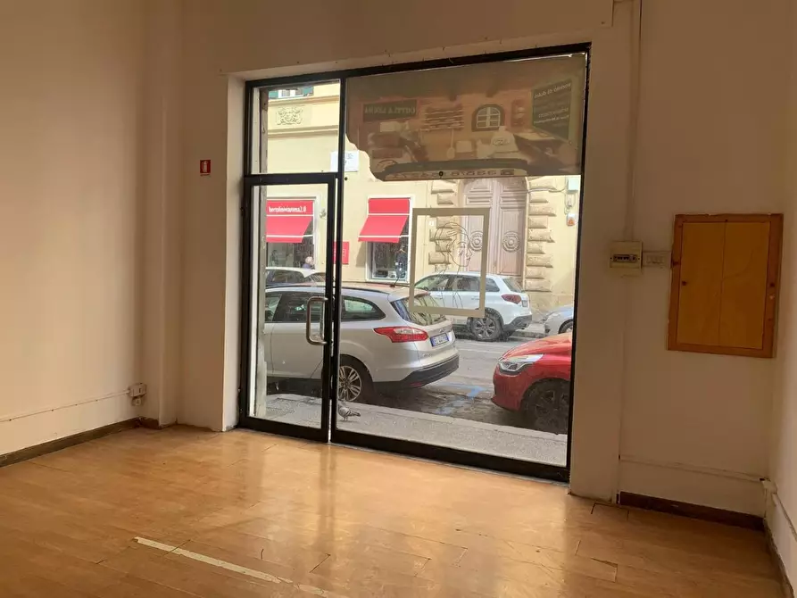 Immagine 3 di Negozio in affitto  a Livorno