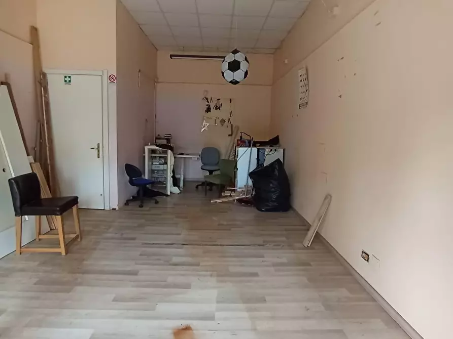 Immagine 4 di Locale commerciale in affitto  a Cascina