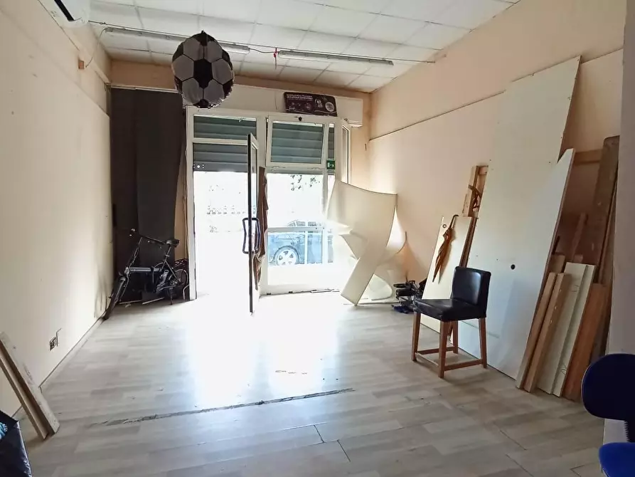 Immagine 3 di Locale commerciale in affitto  a Cascina