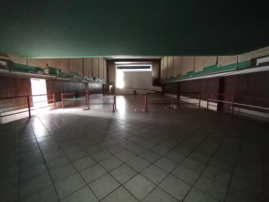 Immagine 2 di Capannone industriale in affitto  a Cascina