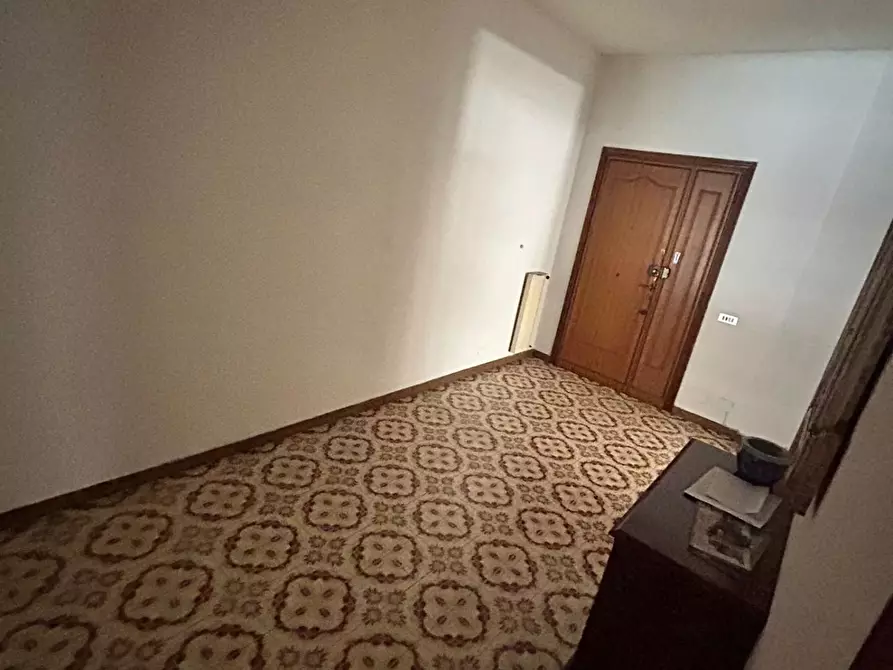 Immagine 5 di Appartamento in vendita  a Carrara