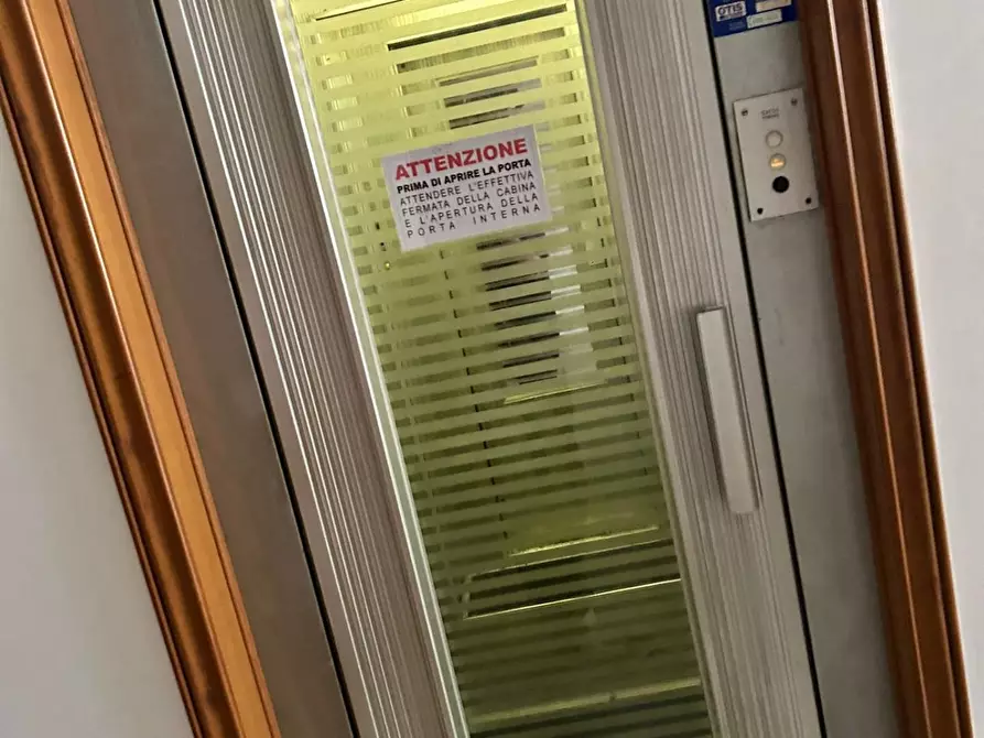 Immagine 14 di Appartamento in vendita  a Carrara