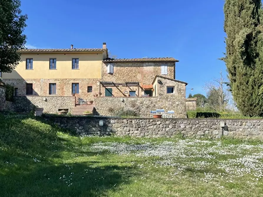 Immagine 1 di Casa colonica in vendita  a Siena
